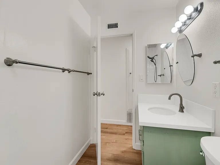 Hallway full bathroom with tub