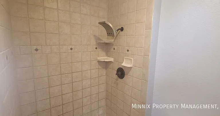 2905 Ventura Ave — Photo 32