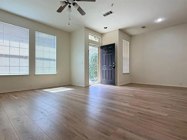 2205 Stoneleigh Pl — Photo 16