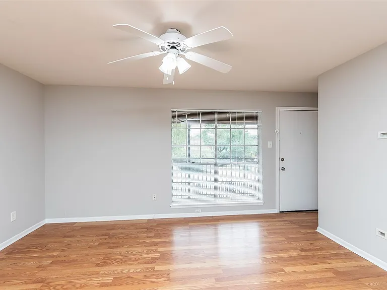 425 Emerson St #13 — Photo 9