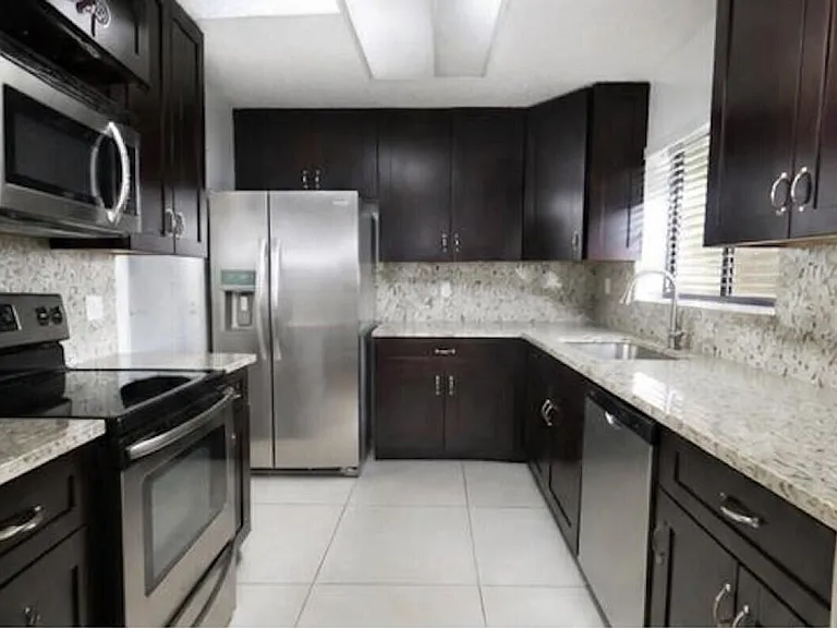 11442 NW 45th St — Photo 3