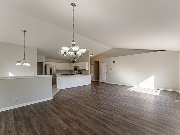 3rd image of 815 Breeze Dr