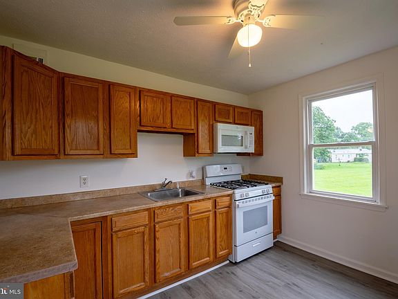 4th image of 27 Chesapeake Ct