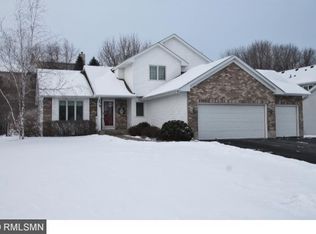 1116 Falls Curv, Chaska, MN 55318