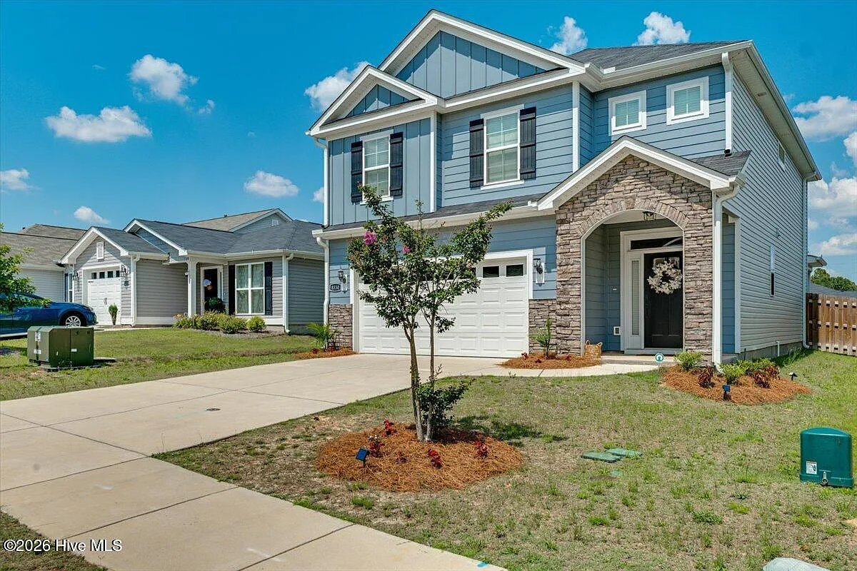 4 bed, 2.5 bath, 2166 sqft, $2,500 — Photo 3