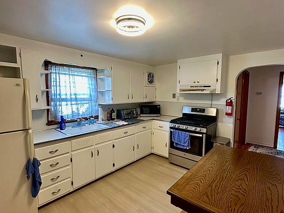 2nd image of 1301 Ringwood Ave #2