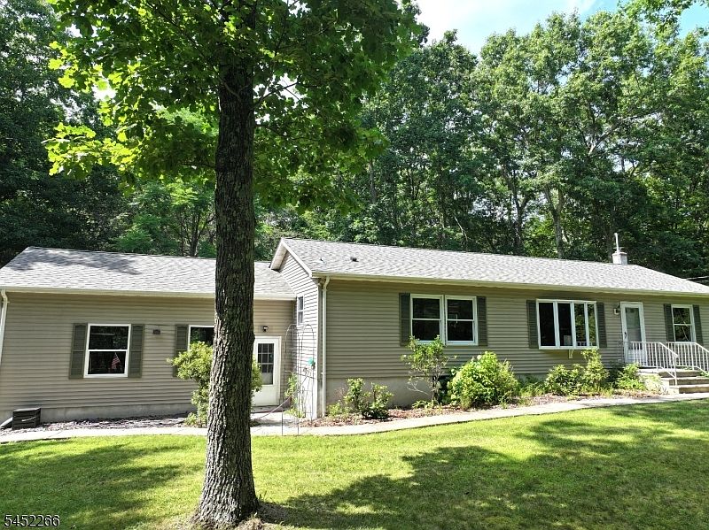 1st image of 24 Fox Hollow Rd