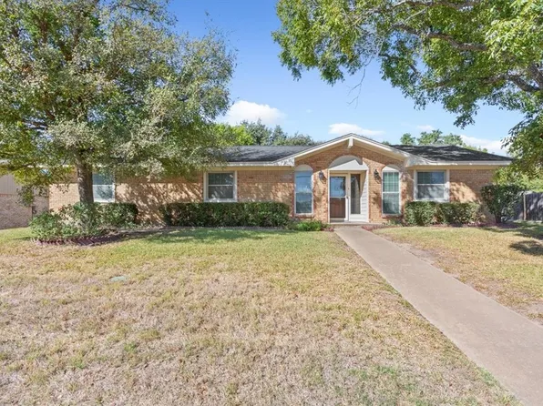 13733 Harbor Dr, Woodway, TX 76712
