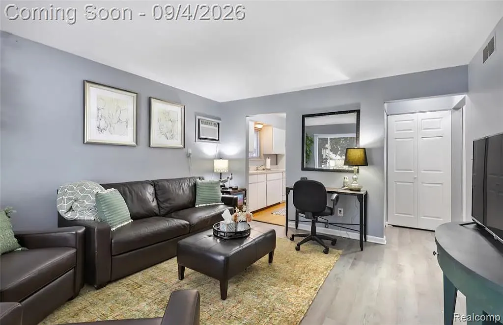 2 bed, 1.0 bath, 850 sqft, $1,600 — Photo 3