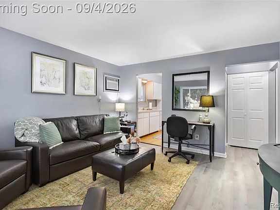 3rd image of 796 Adams St