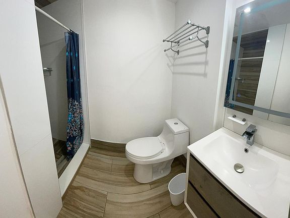 3rd image of 1858 Dewey St APT 4