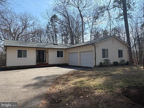 2nd image of 919 Swan Ln