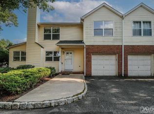34 Kensington Dr, Piscataway, NJ 08854