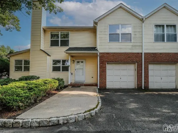 34 Kensington Dr, Piscataway, NJ 08854