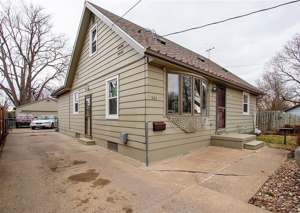 2nd image of 505 Marion St