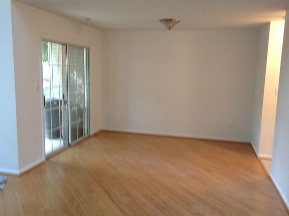 5th image of 300 S Hill Ln