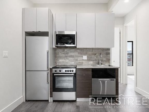3rd image of 1159 Saint Johns Pl APT 1F