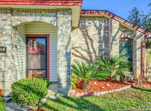 3rd image of 3615 Pavillion Cir