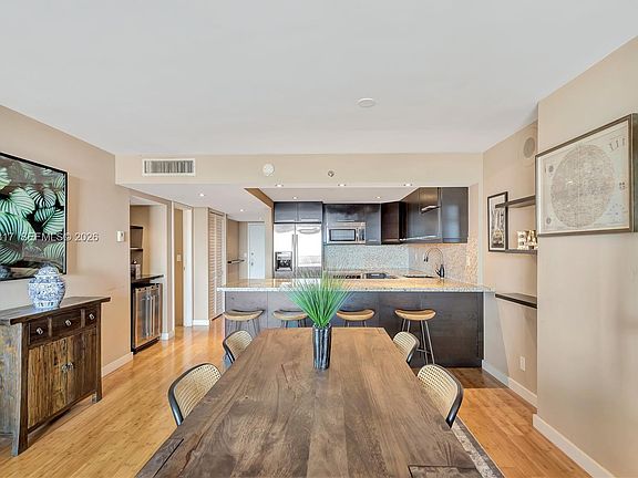 5th image of 2625 Collins Ave APT 1609
