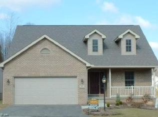 69 Timberlake Rd, Hubbard, OH 44425