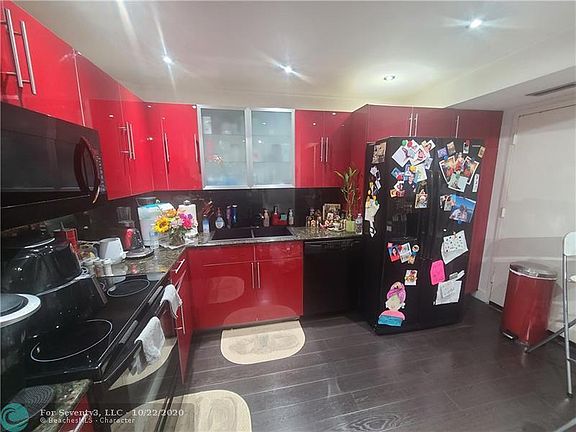 5th image of 4200 Hillcrest Dr APT 212