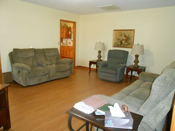 2nd image of 1002 Pinnell Ln