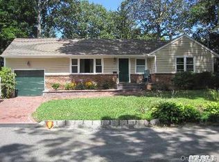 30 Grove St, Northport, NY 11768