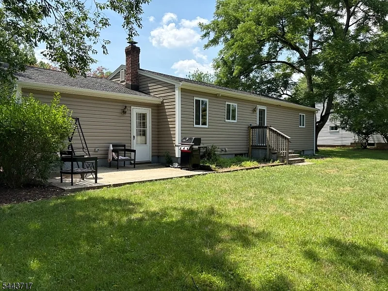 3 bed, 1.0 bath, $3,100 — Photo 2
