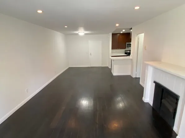 West Knoll Plaza Apartments