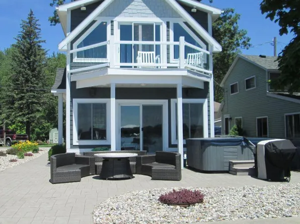 3520 Round Lake Hwy, Manitou Beach, MI 49253