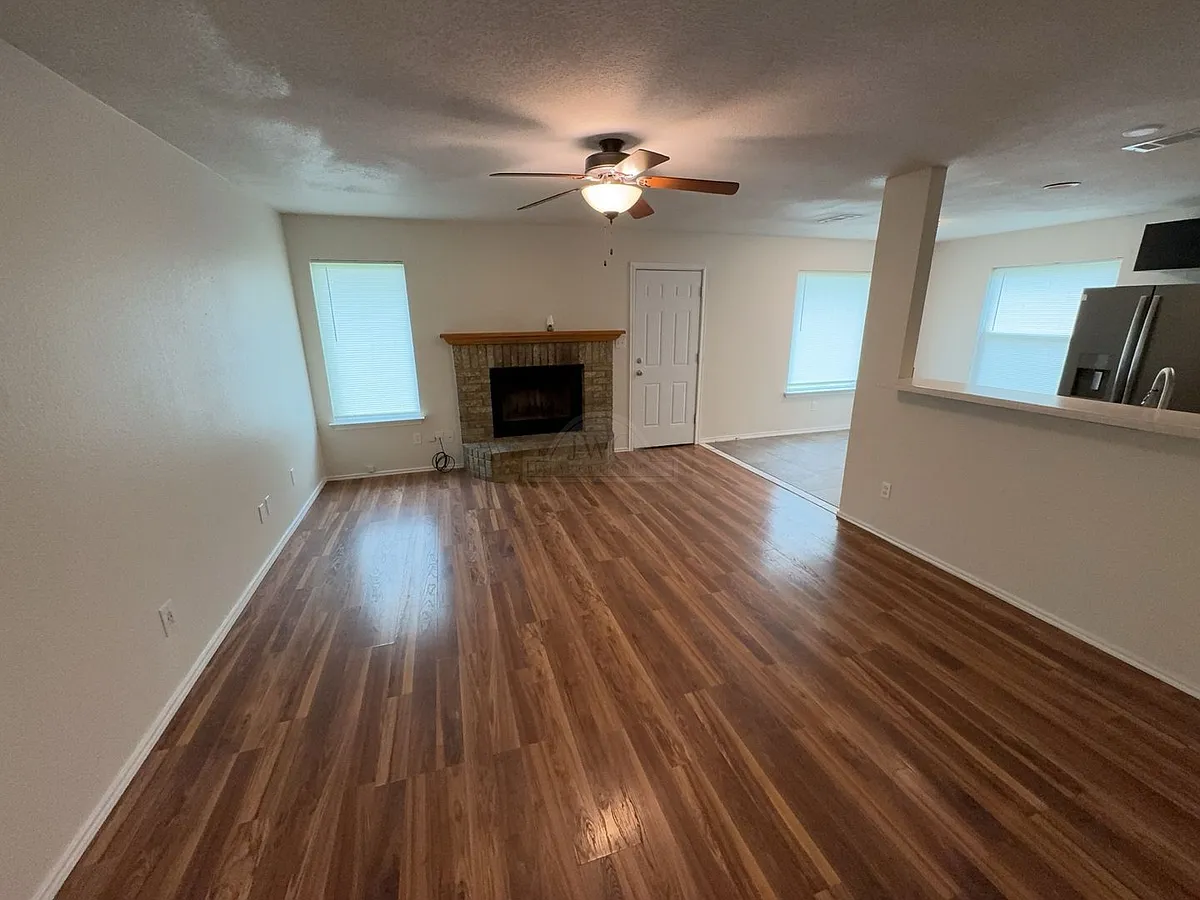 Building Photo - 2808 Cactus Dr
