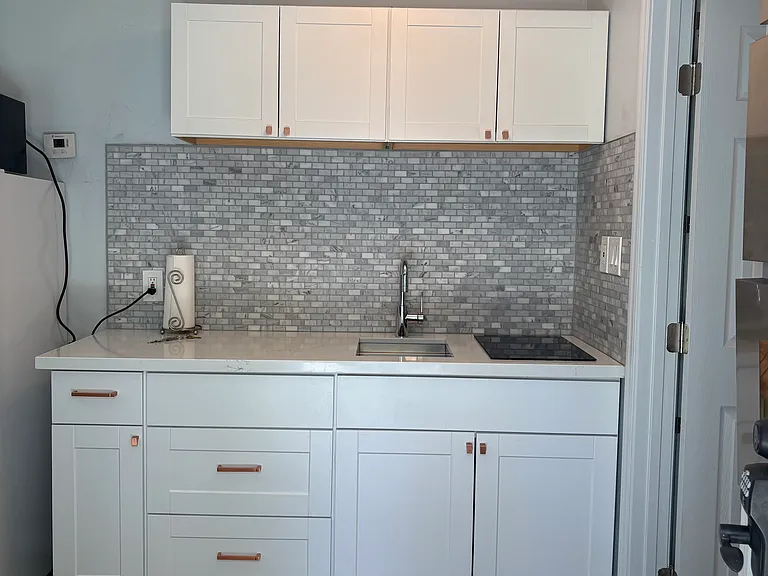 435 Lincoln Ave #B — Photo 2