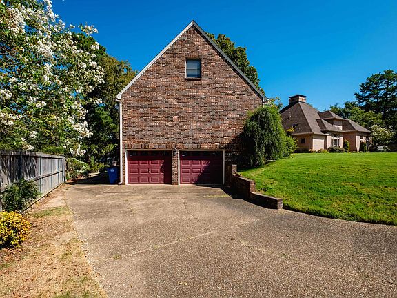 4th image of 1204 N Point Ln