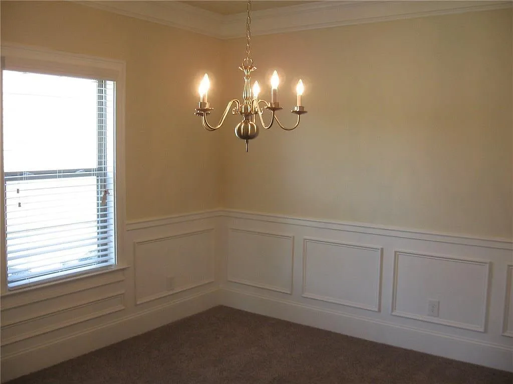 5 bed, 3.0 bath, 3196 sqft, $2,600 — Photo 4