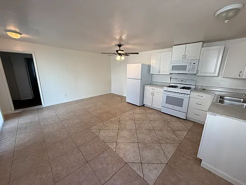 2736 Date St #B Photo 1