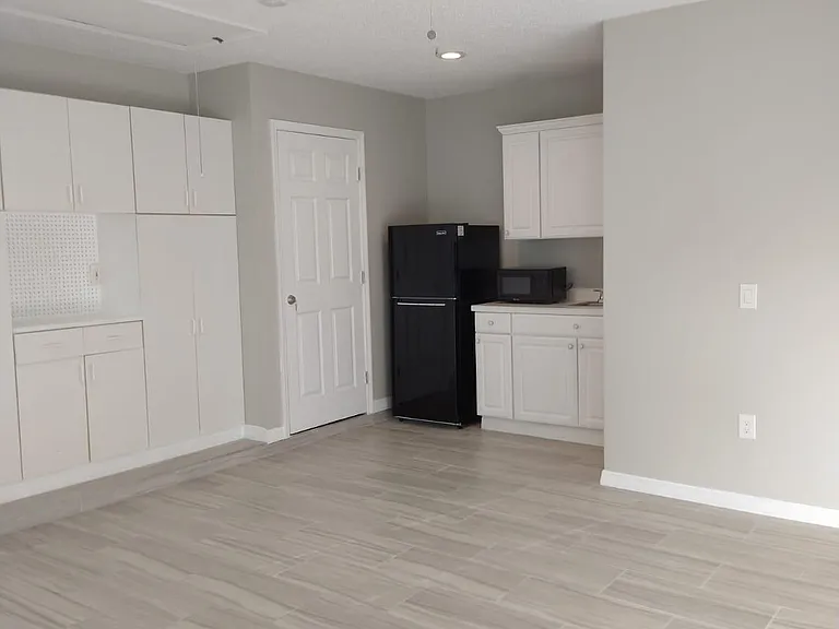 Delcrest Dr — Photo 2