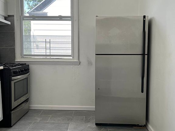 5th image of 31 Adrian Ave Floor 2