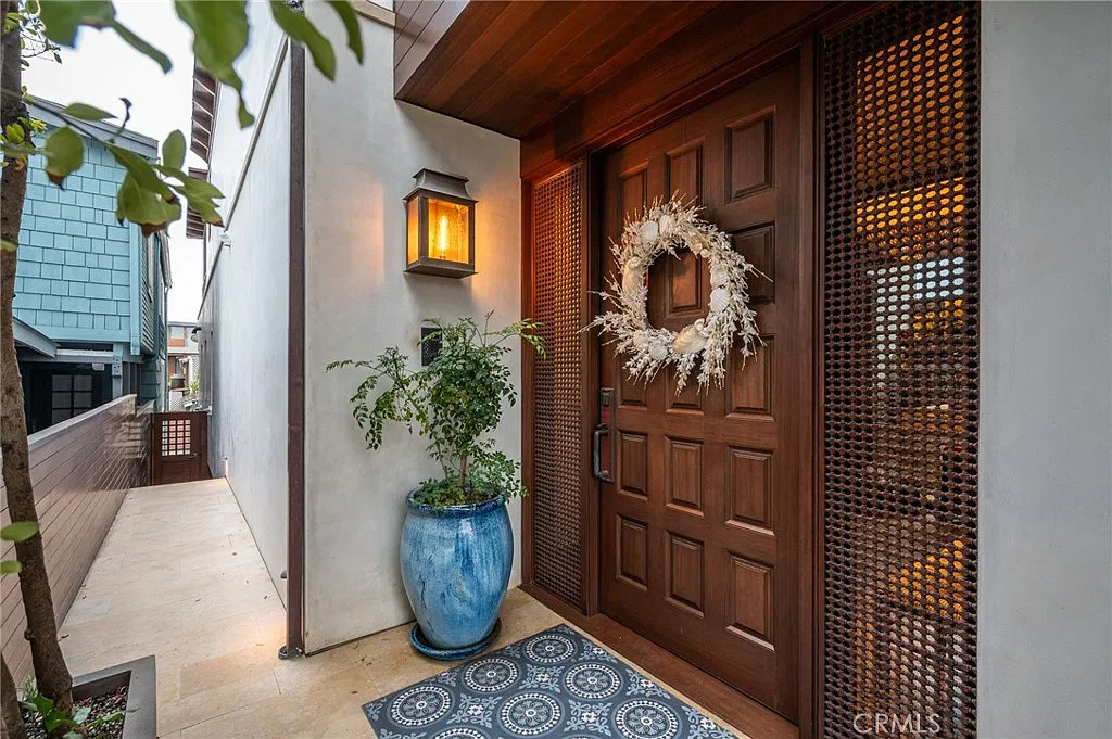 4 bed, 6000 sqft, $50,000 — Photo 3