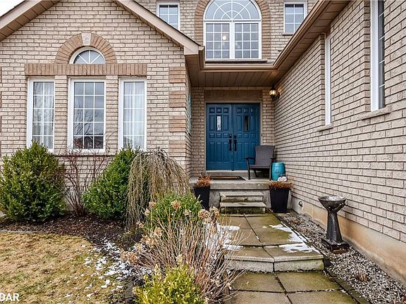 2nd image of 60 Carley Cres