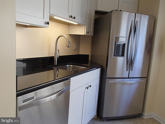 2nd image of 900 N Stafford St APT 1208