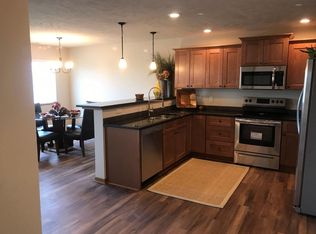 8680 Dunrovin Rd, Lincoln, NE 68526