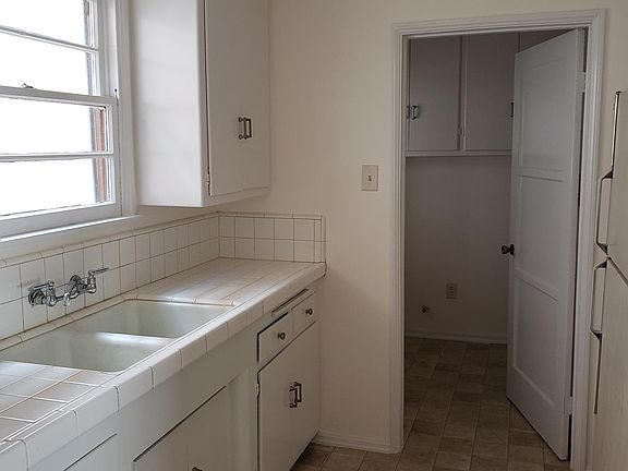 4th image of 518 S Fremont Ave