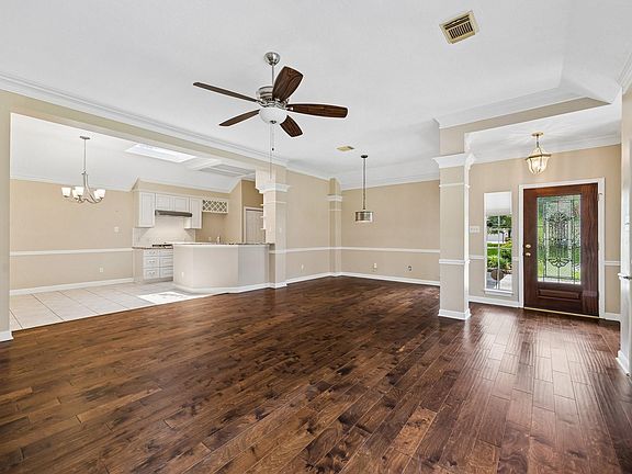 4th image of 2823 N Strathford Ln