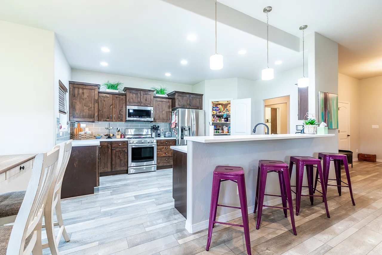 4 bed, 2124 sqft, $2,800 — Photo 3