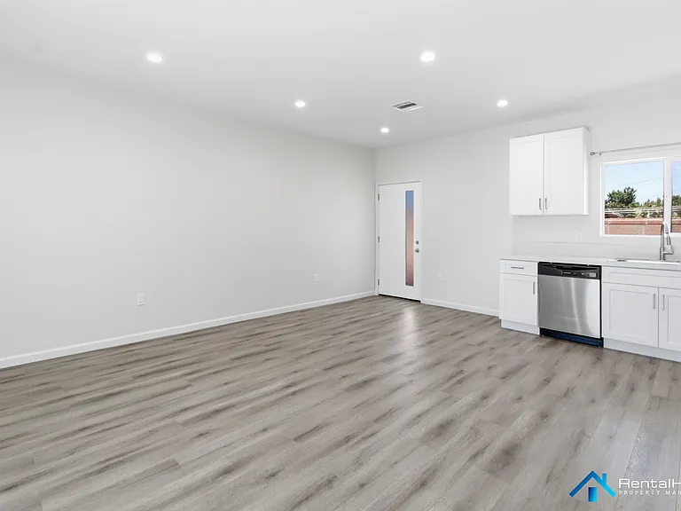 7406 Lemp Ave — Photo 4