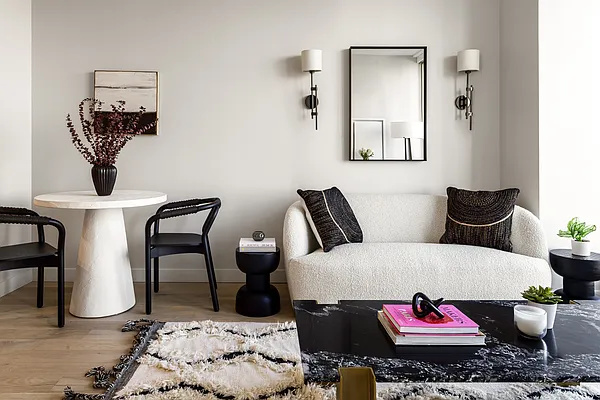 Rented by MNS | media 18