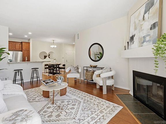 3rd image of 550 Camino De La Reina Unit 107