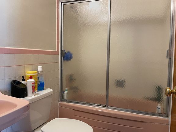 2nd image of 1625 Noriega St APT 2