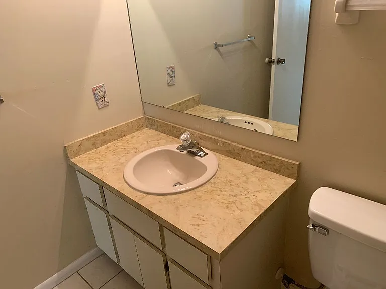610 SW 47th Ter #6 — Photo 10