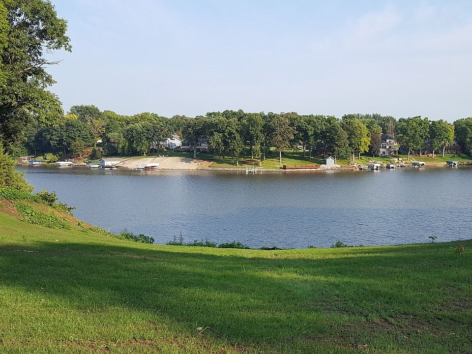 1st image of 1104 Holiday Dr